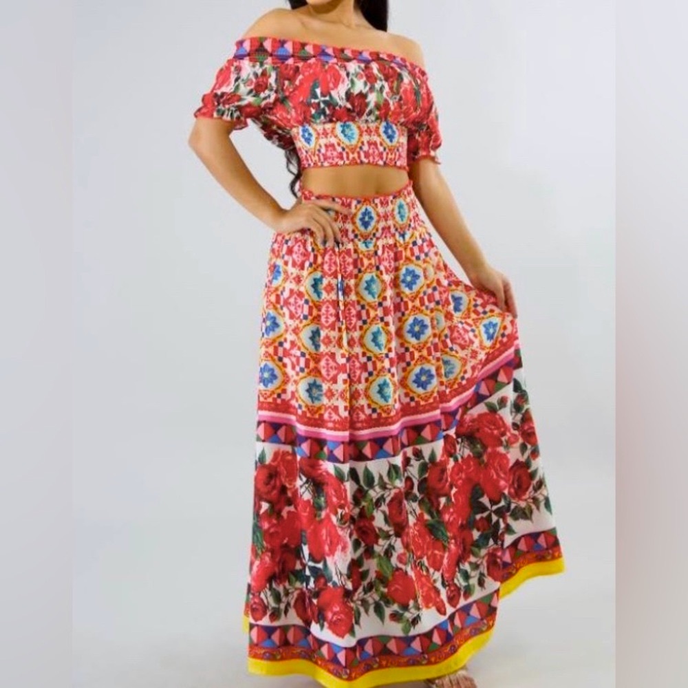 L’ATISTE By Amy || Off the Shoulder Floral Crop Top in Red - SZ Small